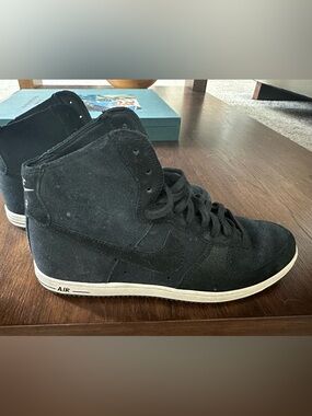 Nike Air Force One - Black Leather Sneaker MidTop, Like New (worn once)